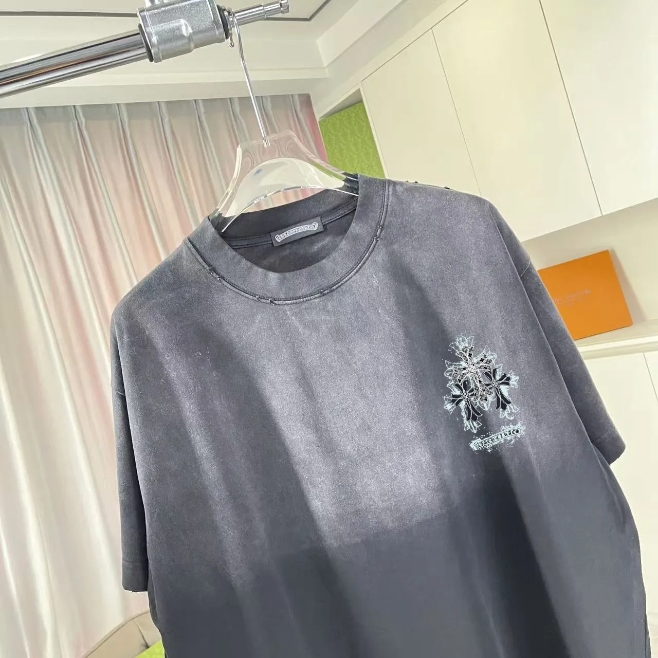 🅿️190 ch Crow* 2025 summer new style, washed, distressed, spray-painted, Sanskrit cross print, short-sleeved T-shirt, customized fabric 320g, same style for men and women, size: S M L XL XXL five sizes, color: black, gray, gradient black, gradient red